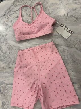 NWT WILO Pink Floral Sports Bra & Biker Shorts Set size Small